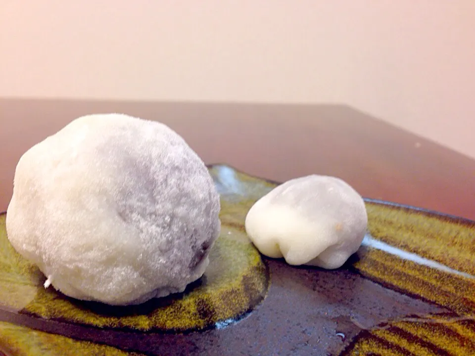 Strawberry daifuku and regular daifuku|Kirsten Adachiさん