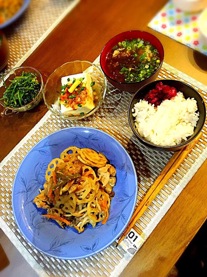 蓮根と豚肉の野菜モリモリきんぴら炒め♡|けみさん
