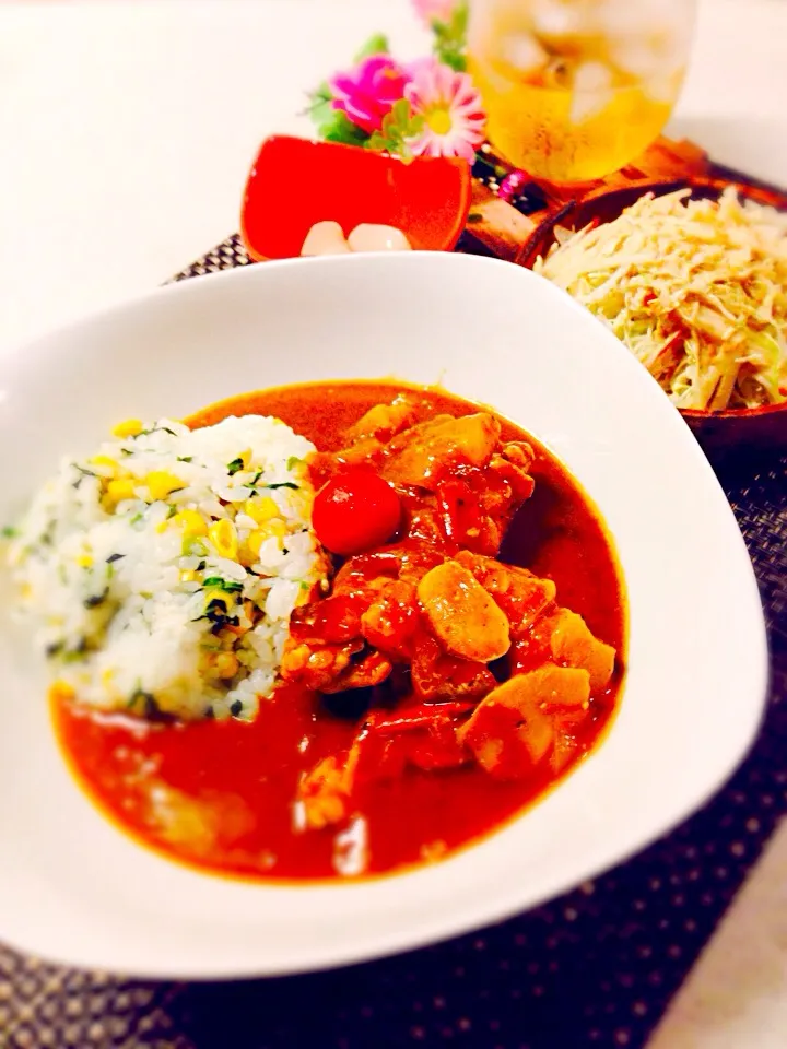 Snapdishの料理写真:今日の晩御飯/骨付きチキンのココナツミルクとパイナップルのカレーをコーンとほうれん草ライスで＆リンゴとキャベツのサラダ＆らっきょう|BabyRIKAさん