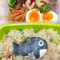 Snapdishの料理写真:クジラさんピラフ弁当|akiさん