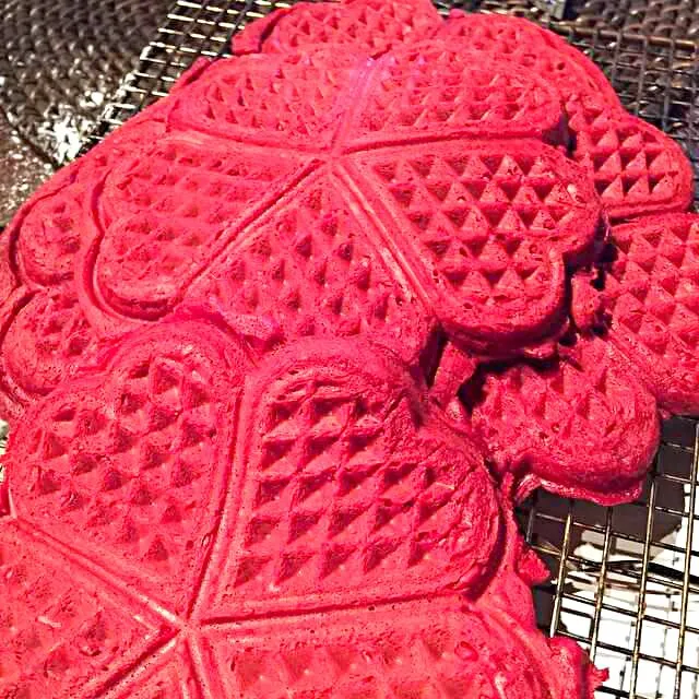 red velvet waffles for the waffle cake|CHUENCHAIさん