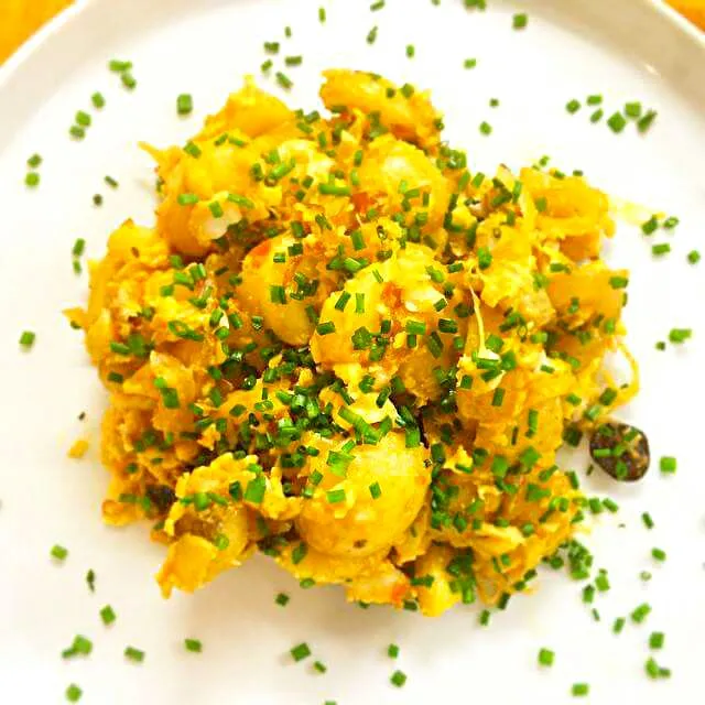 Scrambled eggs smoked haddock potatoes|CHUENCHAIさん