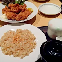 Snapdishの料理写真:garlic rice/chicken|Pusa Kurthさん