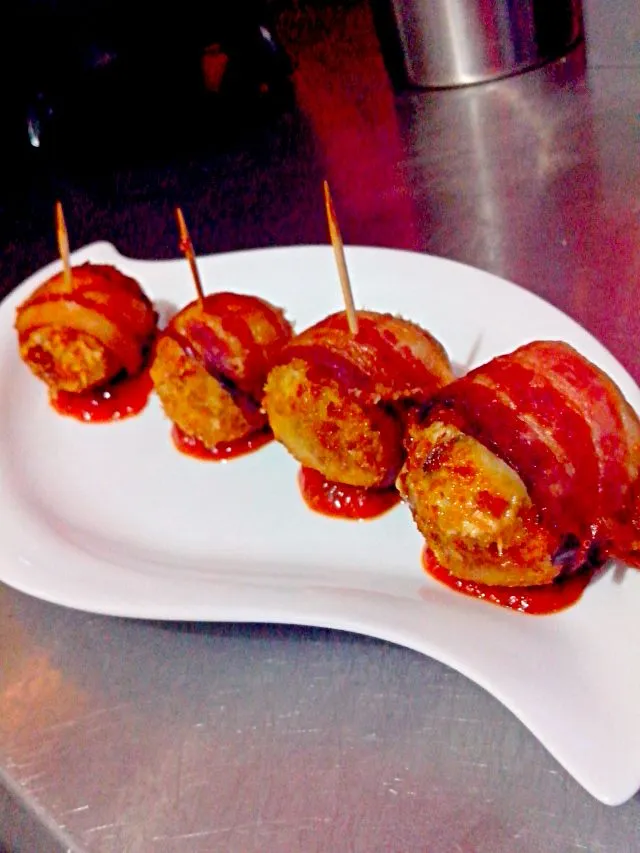 Papas rellenas de queso en vueltas en bacon|Abelさん