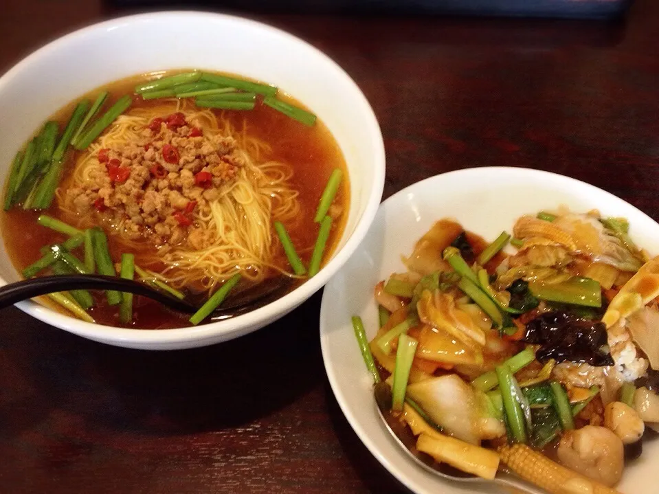 Snapdishの料理写真:四川ラーメンと中華飯|美也子さん