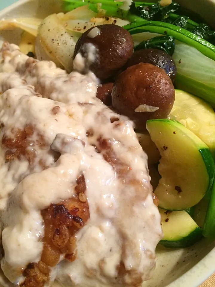 Breaded chicken breast with white mushroom sauce... With butter garlic greens|Nigelさん