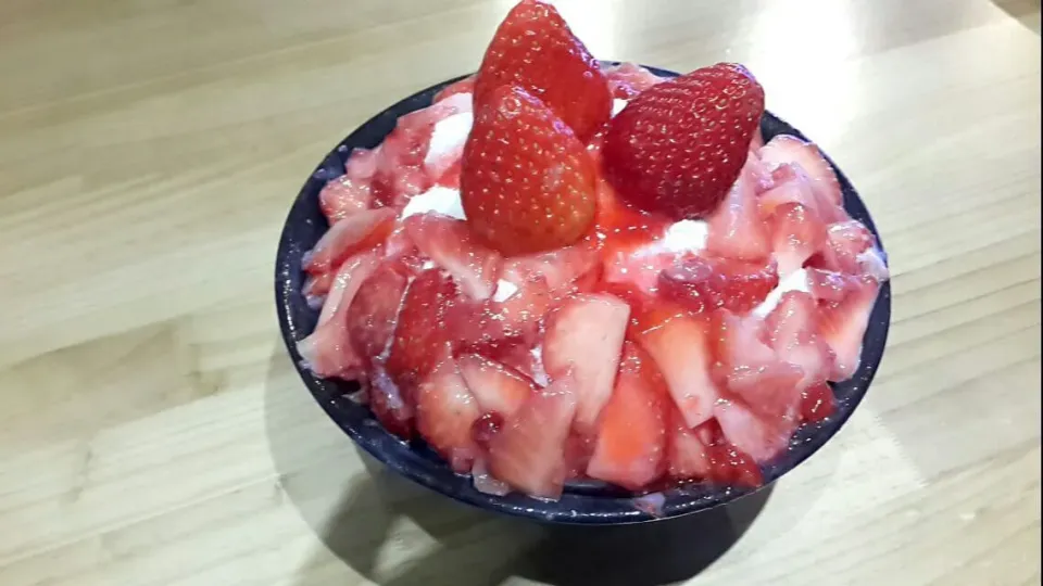 #shavedicewithstrawberry #iceflake #딸기빙수 #설빙|Dean Jungさん