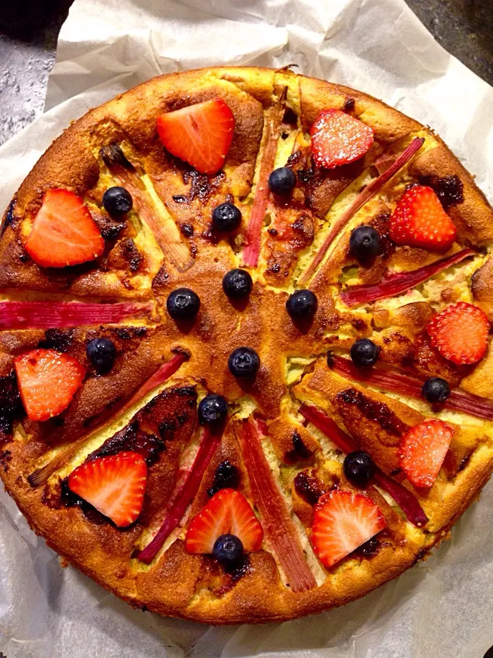 Rhubarb raspberry and blueberry cheese cake|Aliceさん