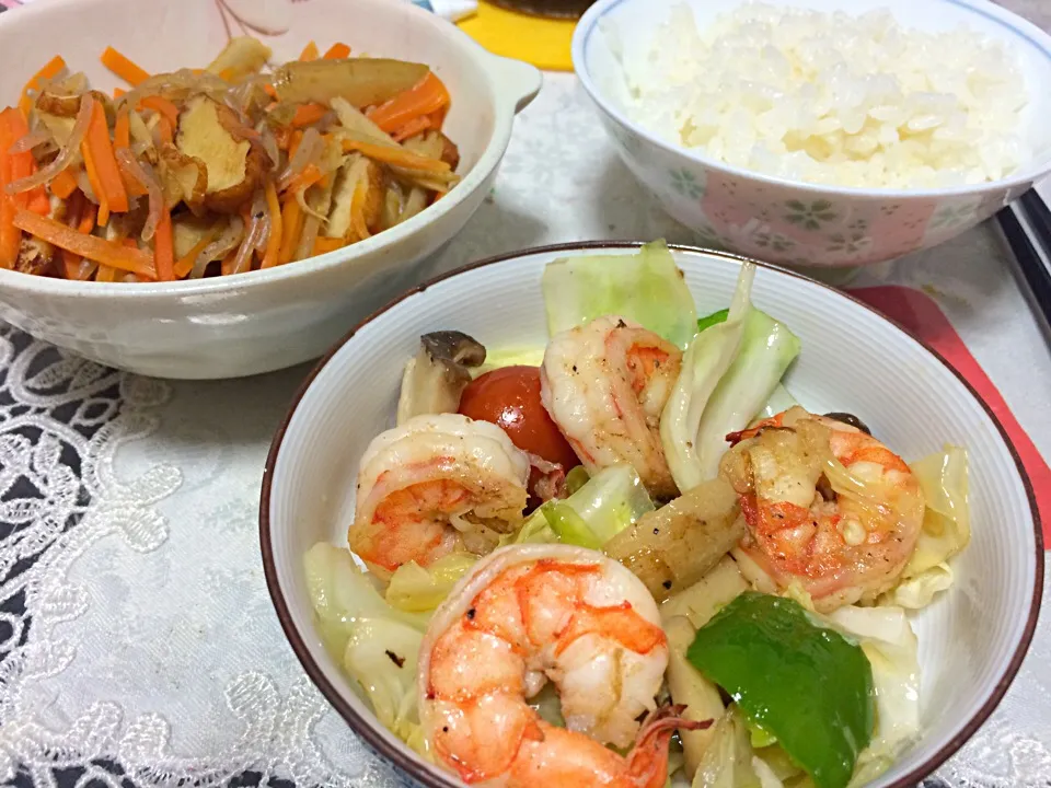 エビとキャベツのアヒージョの晩ご飯|やすさん