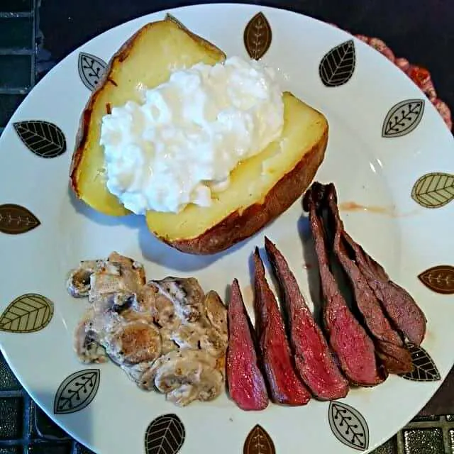 grilled venison steak ,jacket potato with cottage cheese, mushrooms|CHUENCHAIさん