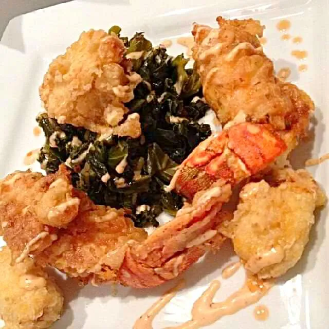 Buttermilk southern fried lobster tail braised collard greens, crispy shrimp mac and cheese bites .|CHUENCHAIさん