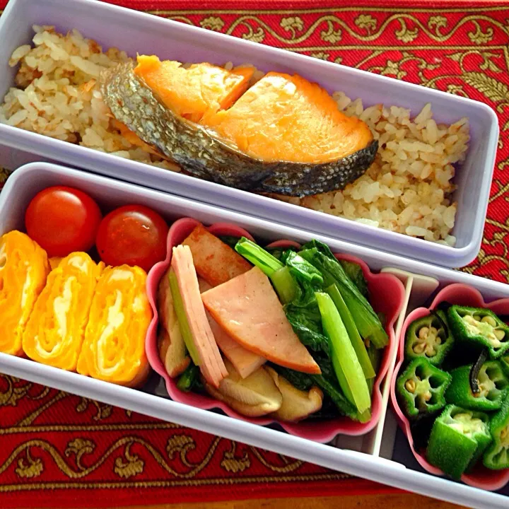 焼き鮭とハムと小松菜の牡蠣油炒め弁当|もえさん