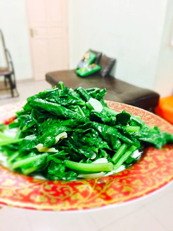 Snapdishの料理写真:Stir fry white turnip leaves|wu lan lieさん