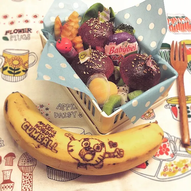 Savoy Mini Burgers Lunch box.  オカンバーグでミニバーガー💕ガムボールと一緒！|Yuka Nakataさん