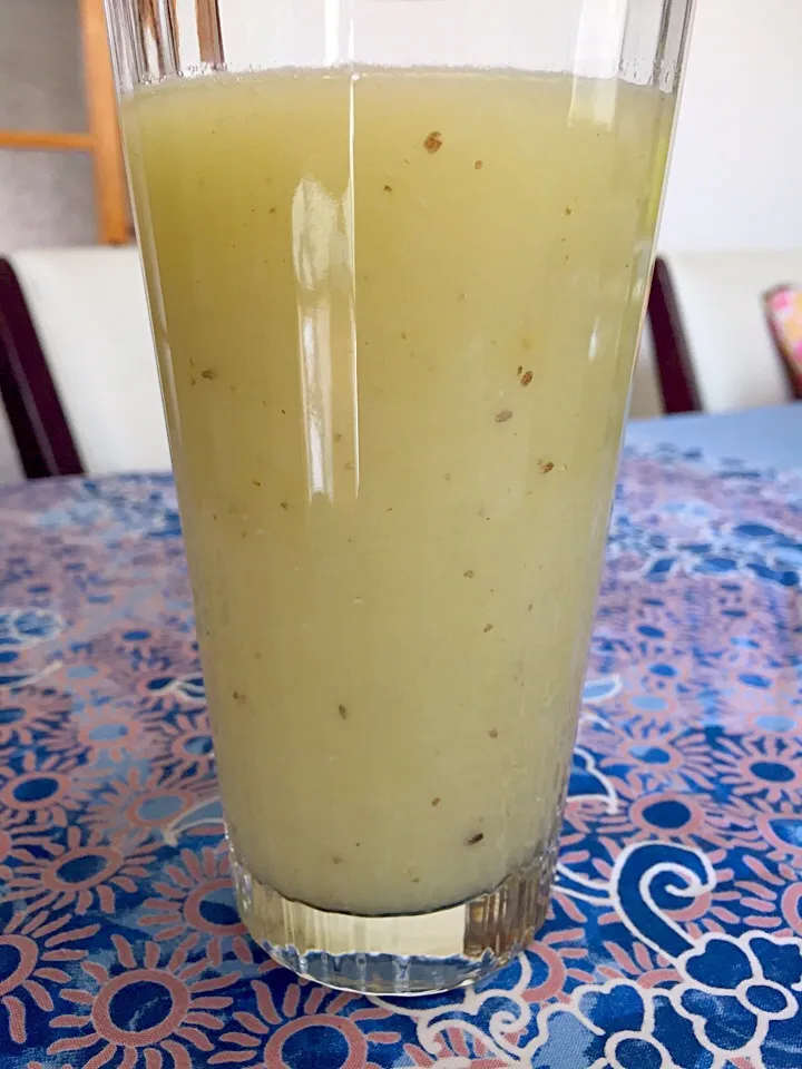 May 21st smoothie: honeydew melon, pineapple, chia seeds, celery sticks|YDKOさん