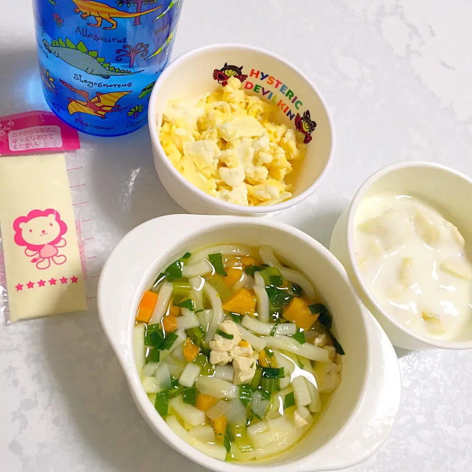 Snapdishの料理写真:息子ごはん♡冷だしお野菜うどん♡チーズと豆腐チャンプルー♡バナナヨーグルト♡|湊叶ママさん