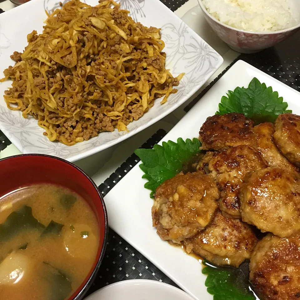 Snapdishの料理写真:豆腐つくね☆切り干し大根のカレー炒め|MEGUMIさん