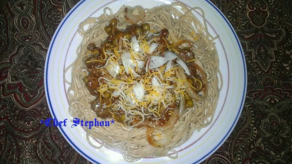 Whole Wheat Angel Hair Spaghetti w/ Heavy Thick Italian Garlic Sauce In Ground Beef w/ Peas, Shredded Cheese, Grilled Sautéd Onians w/ Dash Italian Season Flake|Chef Stephonさん