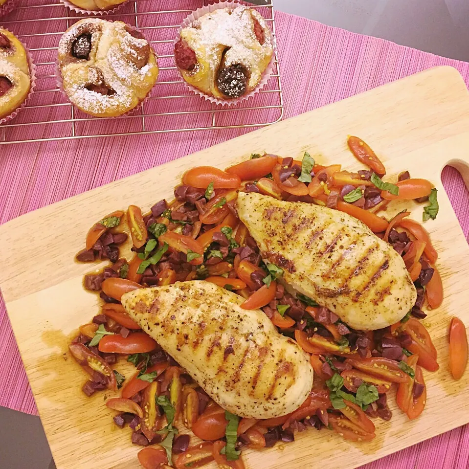 Pan-Seared Chicken with Tomato-Olive Relish|Prisca Erさん