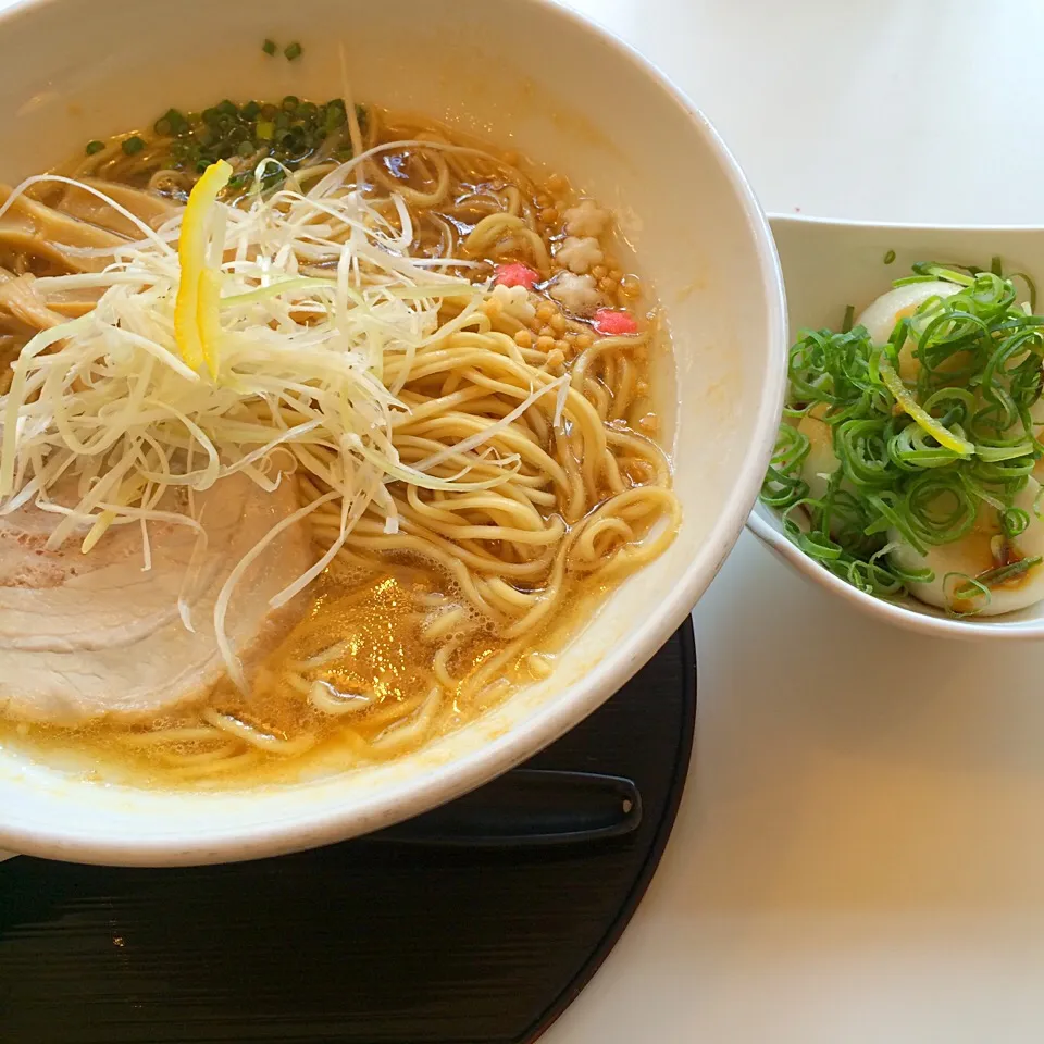 ラーメンこってり、お月見水餃子|Snack PIYOさん