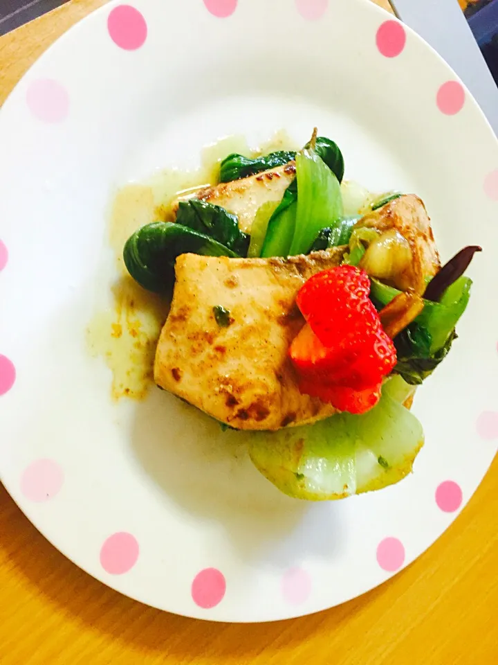 Snapdishの料理写真:Tower sword fish with sautéed bokchoy and strawberry|Jefferson M. Macalindongさん