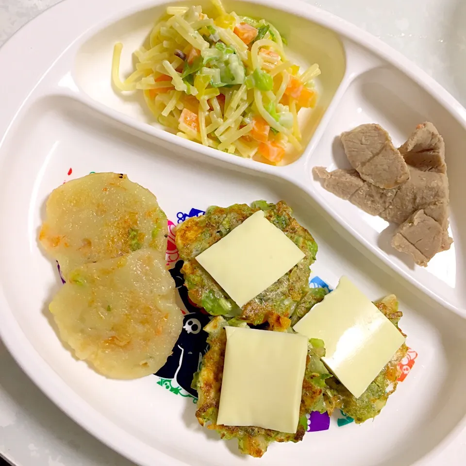 息子Ｄinner♡お好み焼きonチーズ♡モチモチ焼♡まぐろステーキ♡パスタサラダ♡|湊叶ママさん