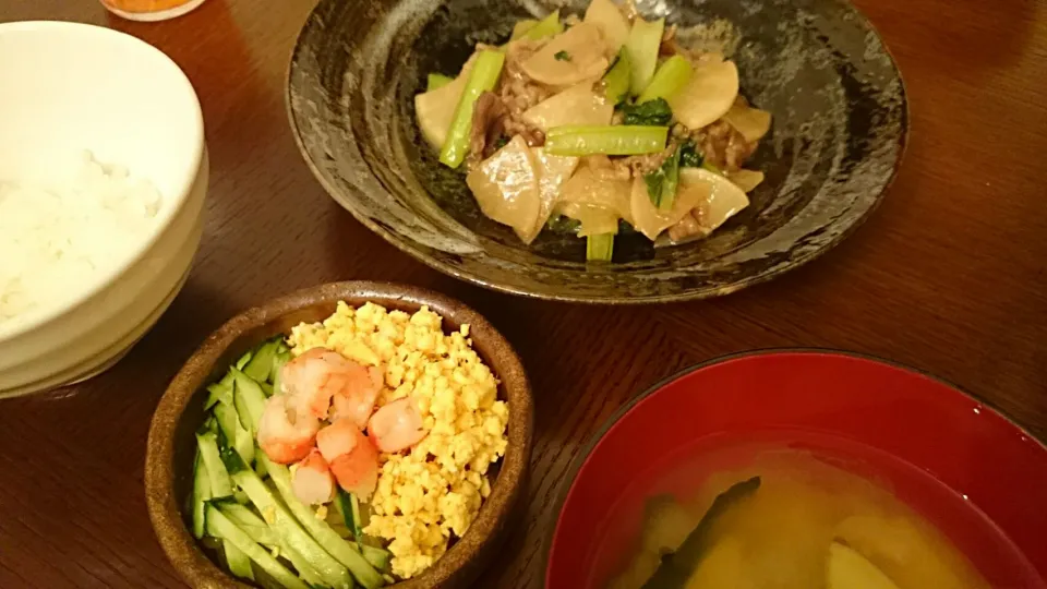 大根と小松菜の牛肉炒め、薩摩芋玉葱しめじのお味噌汁、冷やし中華蒟蒻|アンジェさん