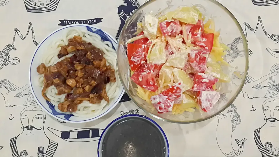 宫保鸡丁乌冬面+土豆番茄木瓜沙拉+芝麻糊|miorumioruさん