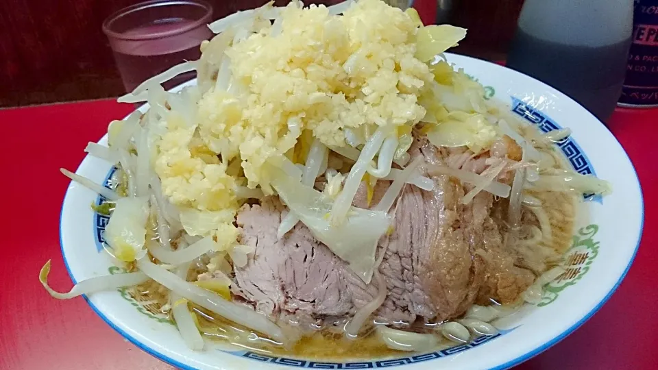 Snapdishの料理写真:二郎目黒店の小豚ラーメン+ヤサイ+ニンニク ＠目黒|大脇さん