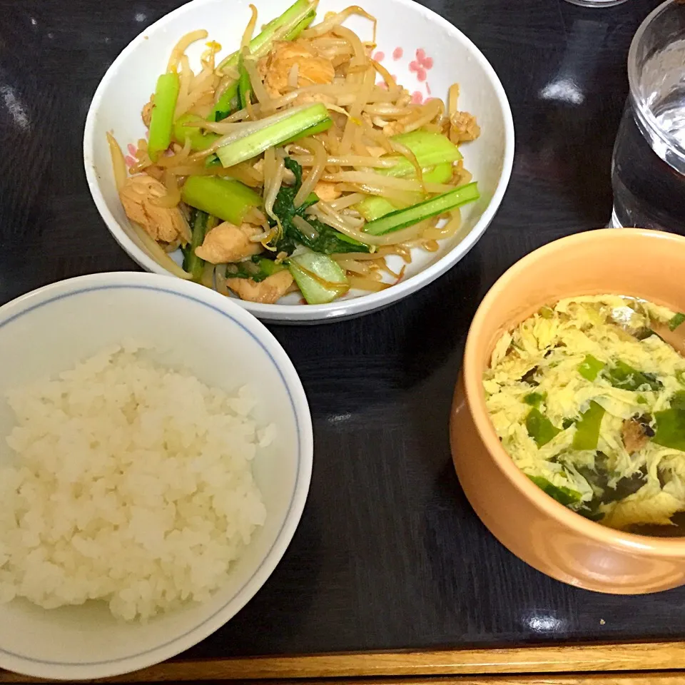 今日の晩ご飯は、ささみと野菜の醤油麹炒め、たまごスープ。|ゆえさん