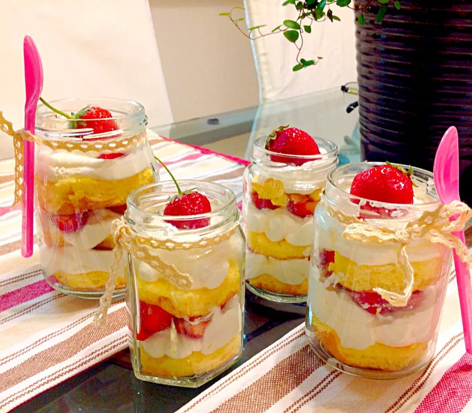 ジャーケーキ  ( Strawberry Cake in Jar)#cakeinjar#shortcake|💖 ジジ 💖さん