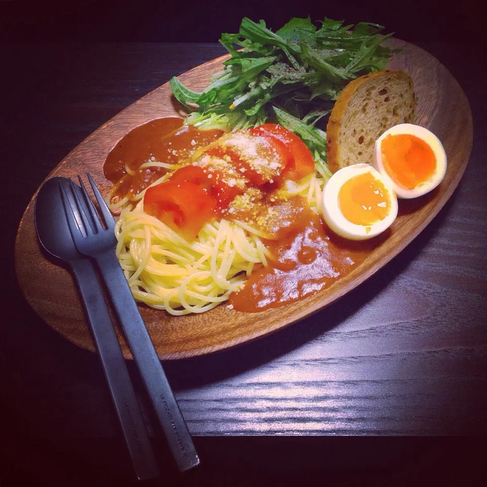 Spaghetti with meat sauce, salad potherb mustard, tomato, boiled egg and rusk.|nori.co.jpさん