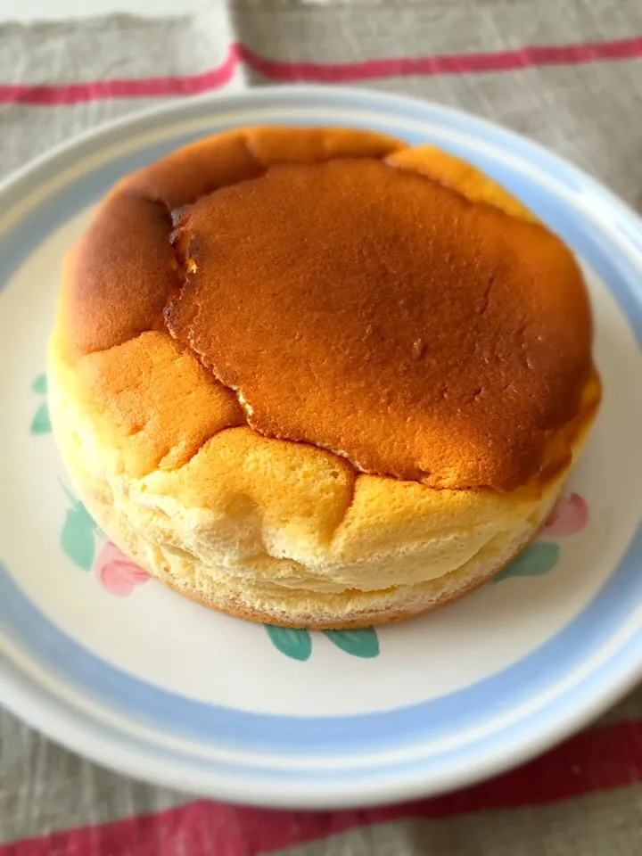 クリームチーズとリコッタチーズのスフレチーズケーキ😣ひび割れしちゃったけど…|yurikaさん