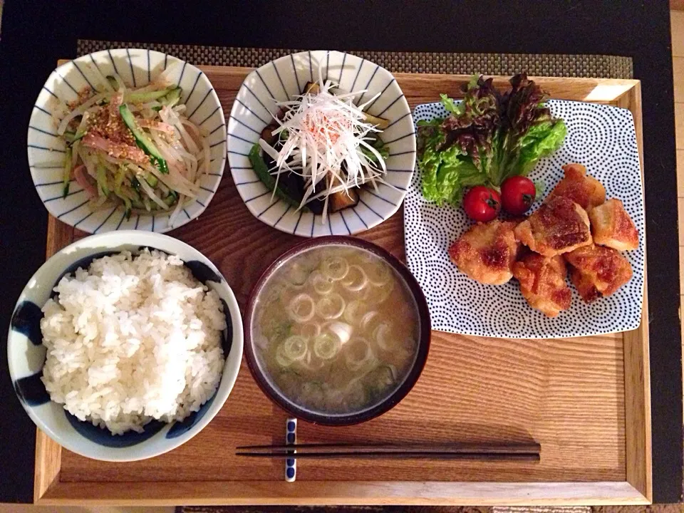 Snapdishの料理写真:ヘルシオ唐揚げ、茄子とピーマンの揚げ浸し、もやしサラダ、おくらと豆腐のお味噌汁|ayumiさん