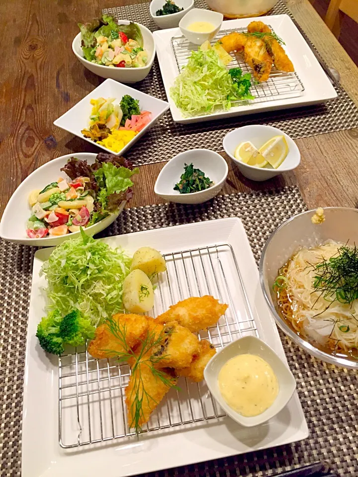 Snapdishの料理写真:今日はタラフライ、カラフル マカロニサラダ、モロヘイヤのお浸し、お素麺🍃|まみりんごさん