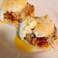 crab cake eggs bendict|Erin Bizzieさん