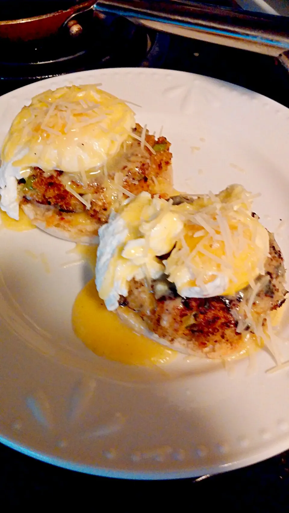 crab cake eggs bendict|Erin Bizzieさん