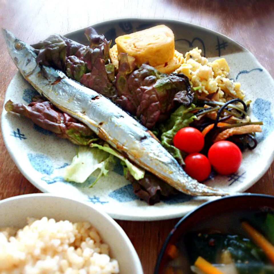 焼き魚定食【骨まで食べられるサンマ】|プチテンよすさん