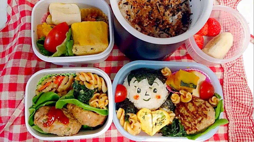 ５才娘と夫のお弁当。ほうれん草バターとくるくる、おからとピーマンのハンバーグ、高野豆腐とカボチャ煮物、ネギ卵焼き、きんぴられんこん、いんげん豆ごま和え。|やよさん