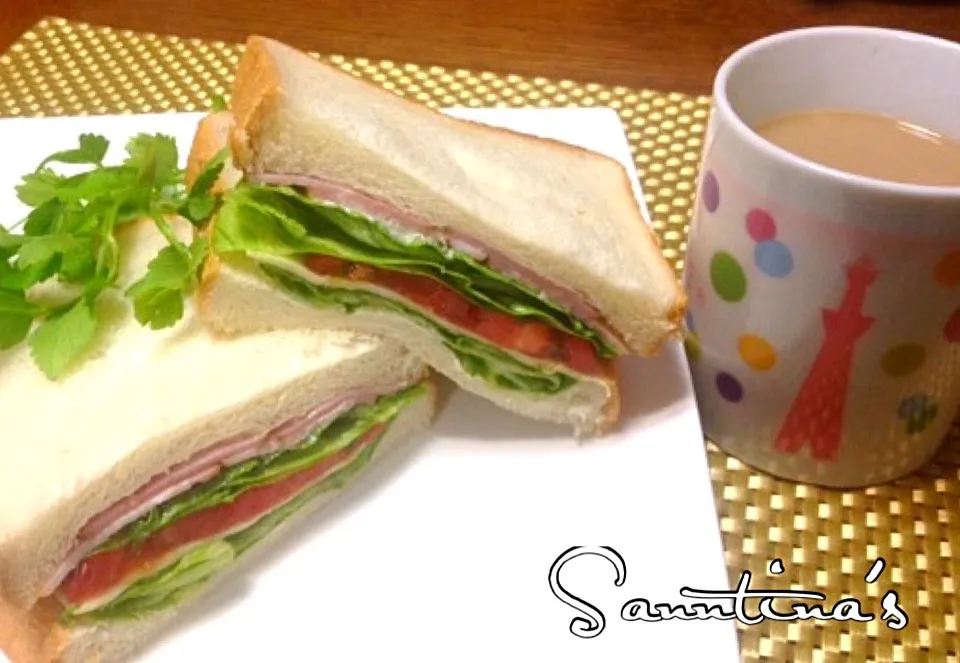 Snapdishの料理写真:✨☕️BLT Sandwich for breakfast...ベーコン、レタス&トマトサンドfor 朝ごはん😋|🌺Sanntina🌺さん