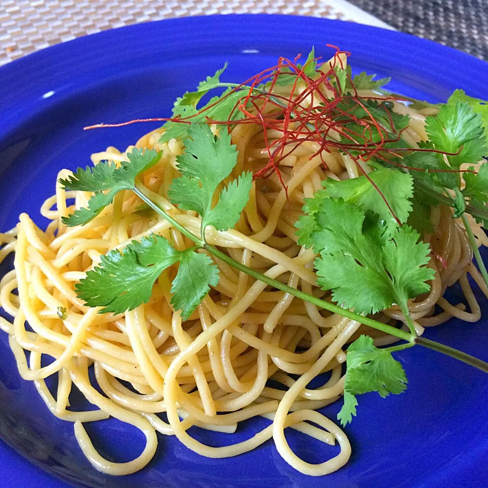 昨日の残り物で💦 とかげちゃんのパクチー焼きそばを見たら食べたくなり妄想レシピ お好きな方にはたまらない😋|佐野未起さん