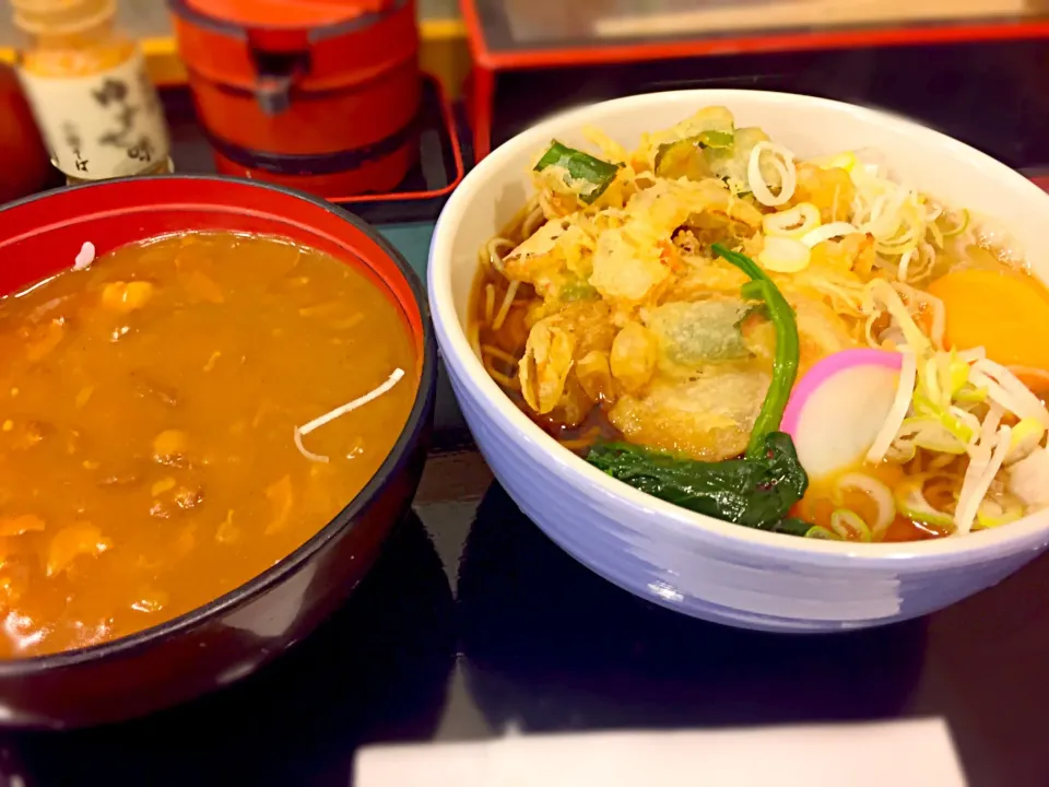 Snapdishの料理写真:かき揚げそば玉子付きとカレー丼|流線形さん