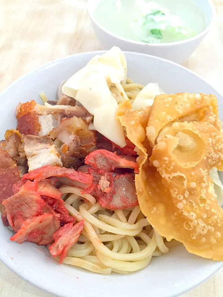 Snapdishの料理写真:Pangsit mie UP|Meliaさん