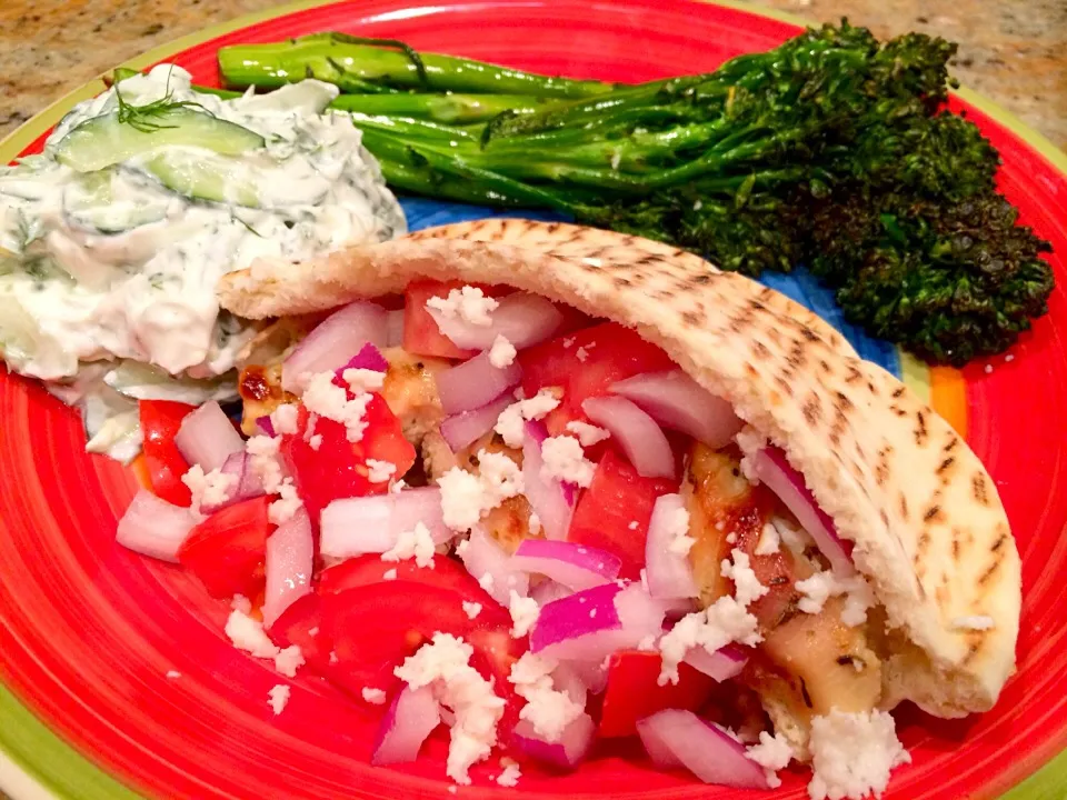 Yogurt-marinated Chicken Pita with Homemade Tzatziki and Broccolini|idgara000さん