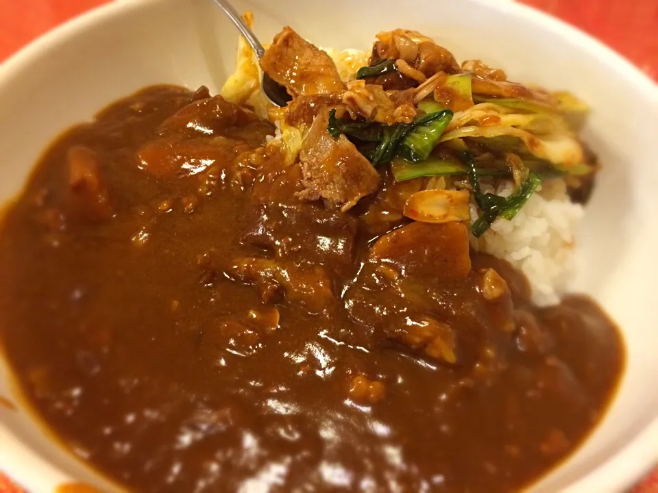 金曜限定気まぐれカレー 回鍋肉キング盛り|buhizouさん