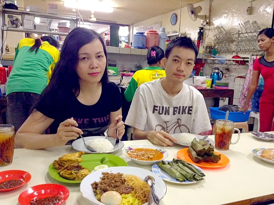 Masakan Manado|Bambang Budiono Tjioさん