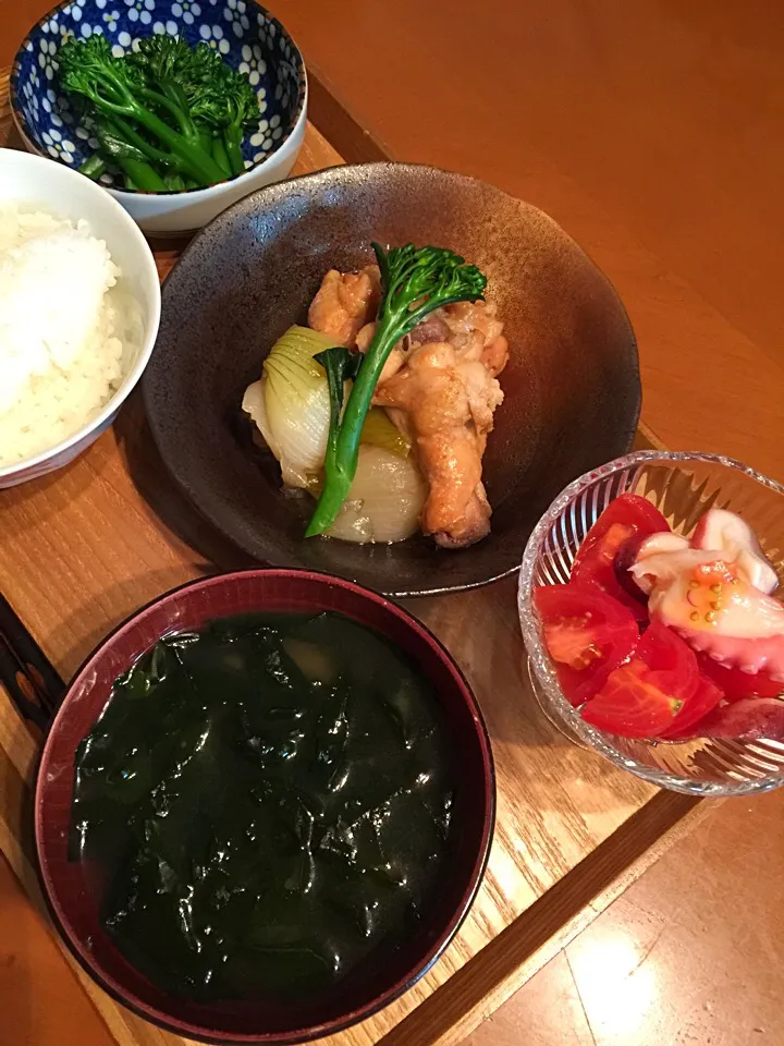 Snapdishの料理写真:手羽元と玉ねぎの煮物。|titosetosioriさん