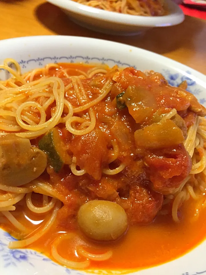 昨日の鶏肉のトマト煮の残りで パスタ♪|guraさん