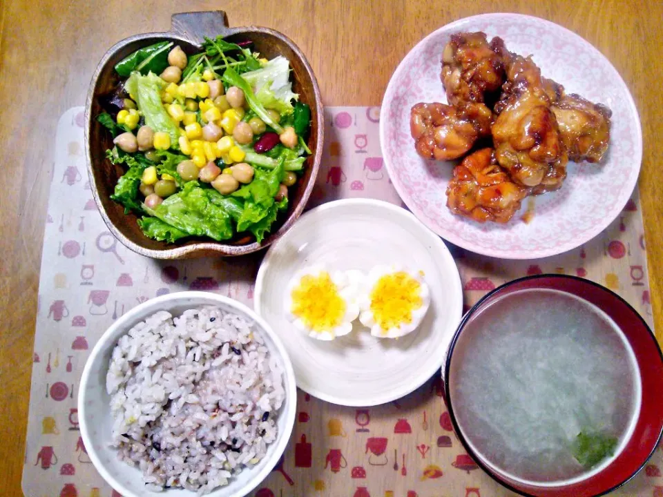 ５月19日 鶏手元の甘辛さっぱり煮 サラダ ゆで卵 わかめスープ|いもこ。さん