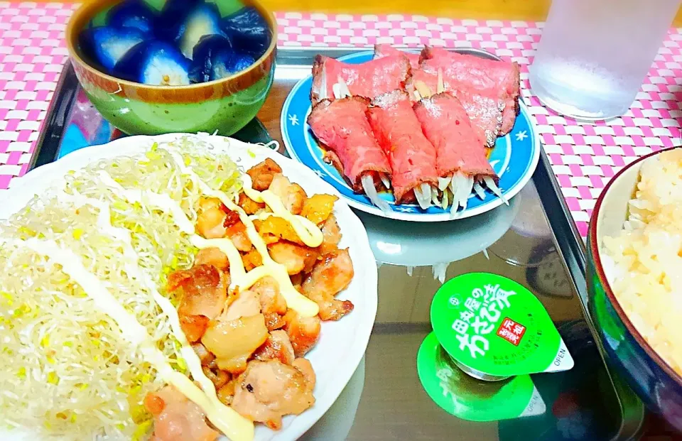 Snapdishの料理写真:焼き鳥、ローストビーフのエーシャロット巻き、茄子漬け、ワサビ漬け💚|きゅうちゃんさん